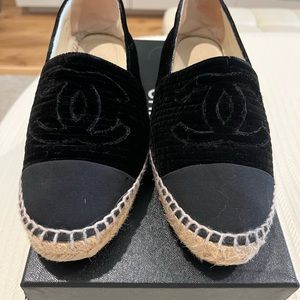 Chanel almost new blk espadrilles suede with nylon tips.